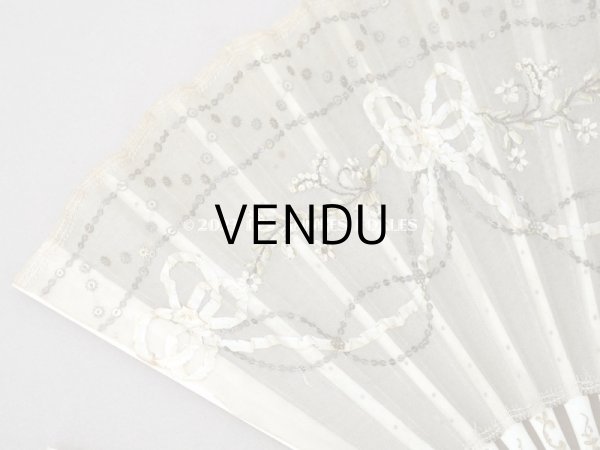 画像6: 19世紀 アンティーク リボン刺繍のファン リボン＆花のガーランド柄 シルク製オリジナルバッグ入り (6)