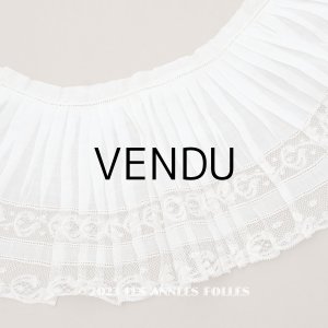 画像: 1900年代 アンティーク 幅広 ドレスの裾  プリーツ入り レース付き 42cm 幅15cm　コットンオーガンジー