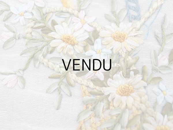 画像6: アンティーク  未完成のリボン刺繍の大きな図案入りパネル (6)