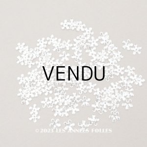 画像: 19世紀末 アンティーク メタル製 極小 6mm 花型 スパンコール 200ピースのセット シルバー（ホワイトシルバー)