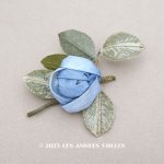 画像: アンティーク シルク製 ブルーの薔薇のロココモチーフ  布花