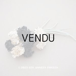 画像: アンティーク 白詰草の布花　黒＆オフホワイトのモノトーン