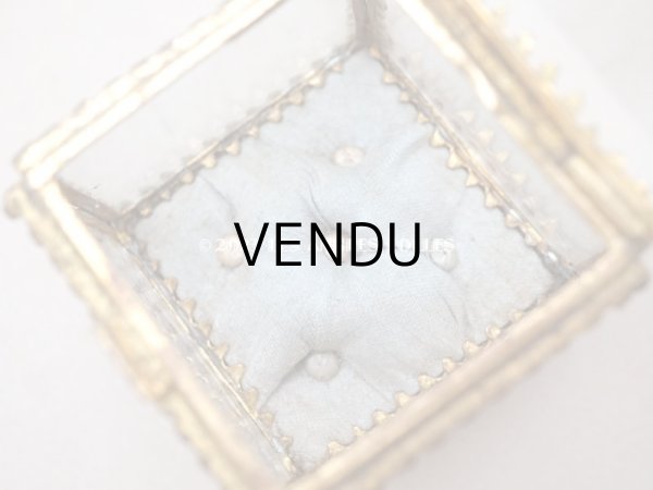 画像9: 19世紀末 アンティーク ジュエリーボックス スモーキーブルーのシルククッション  (9)