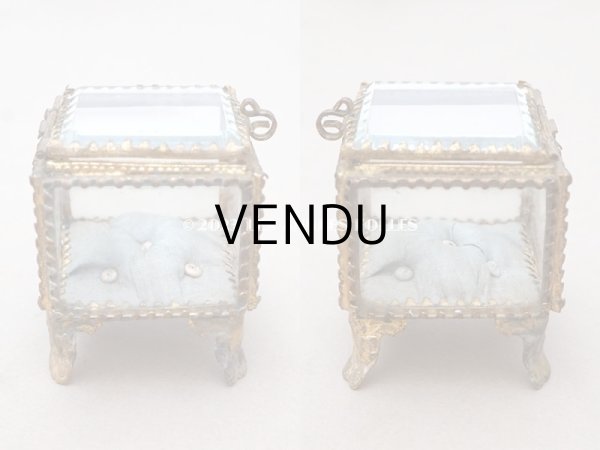 画像3: 19世紀末 アンティーク ジュエリーボックス スモーキーブルーのシルククッション  (3)