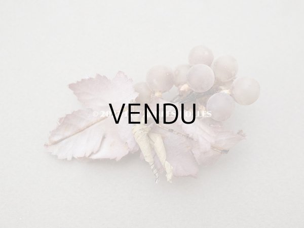 画像7: 1900年頃 アンティーク 吹きガラス製　小さな葡萄のコサージュ ドールハット用 (7)