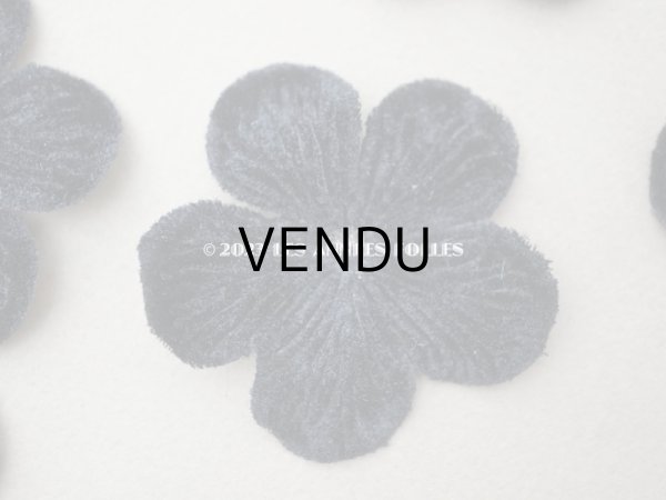 画像2: アンティーク 布花材料  ベルベットの花びらのセット 黒　18ピースのセット 4.3cm (2)