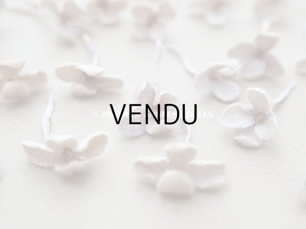 画像4: アンティーク 布花材料  小さなベルベットの花びらのセット 淡いラヴェンダー　42ピースのセット  (4)