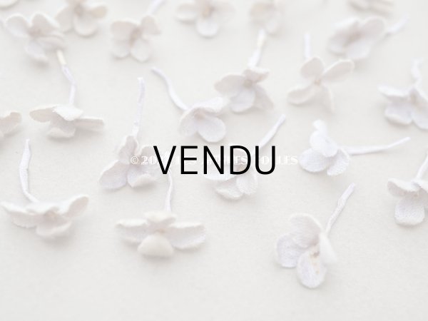 画像2: アンティーク 布花材料  小さなベルベットの花びらのセット 淡いラヴェンダー　42ピースのセット  (2)