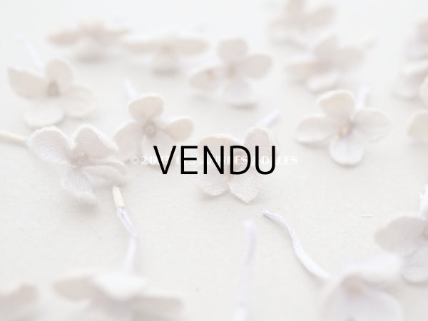 画像3: アンティーク 布花材料  小さなベルベットの花びらのセット 淡いラヴェンダー　42ピースのセット  (3)