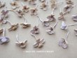 画像1: アンティーク 布花材料  小さなベルベットの花びらのセット 淡いラヴェンダー　42ピースのセット  (1)