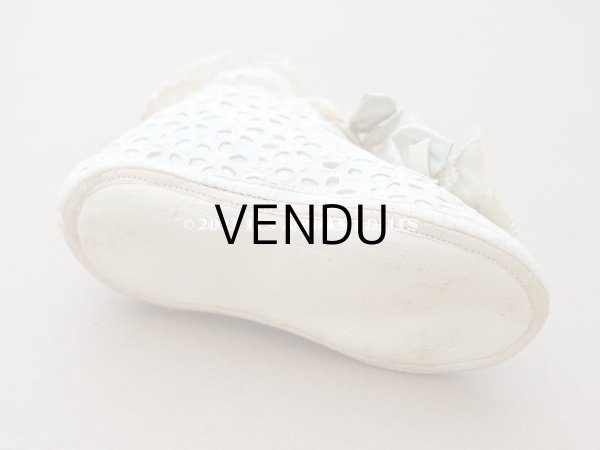 画像10: 1900年頃 アンティーク ベビーシューズ  淡いブルーグリーンのシルクリボン＆花模様のカットワークレース (10)