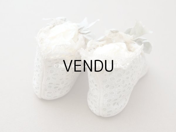 画像5: 1900年頃 アンティーク ベビーシューズ  淡いブルーグリーンのシルクリボン＆花模様のカットワークレース (5)