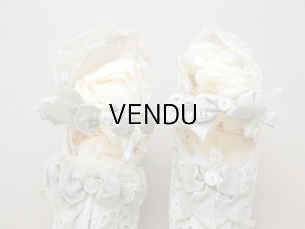 画像4: 1900年頃 アンティーク ベビーシューズ  淡いブルーグリーンのシルクリボン＆花模様のカットワークレース (4)