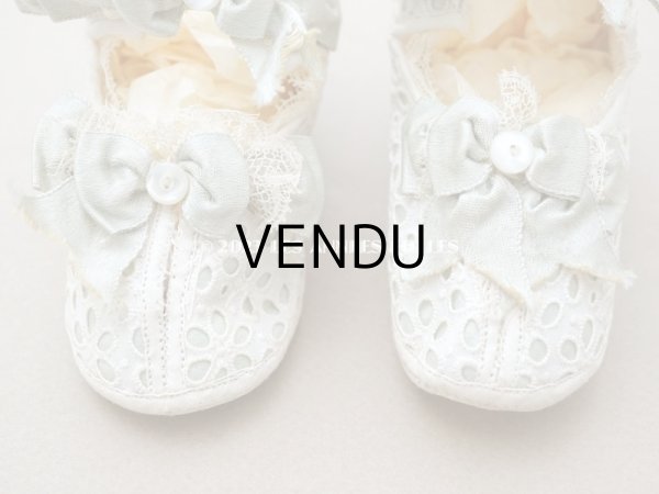 画像3: 1900年頃 アンティーク ベビーシューズ  淡いブルーグリーンのシルクリボン＆花模様のカットワークレース (3)