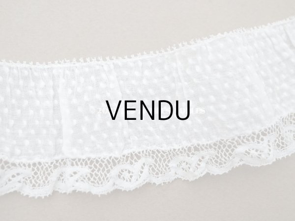 画像2: アンティーク  とても小さなドット刺繍入り コットン生地のレース付きリボン　108cm (2)