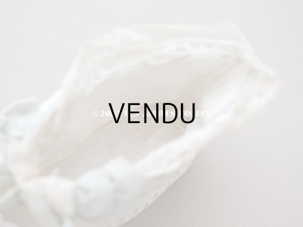 画像13: 1900年頃 アンティーク ベビーシューズ  淡いブルーグリーンのシルクリボン＆花模様のカットワークレース (13)