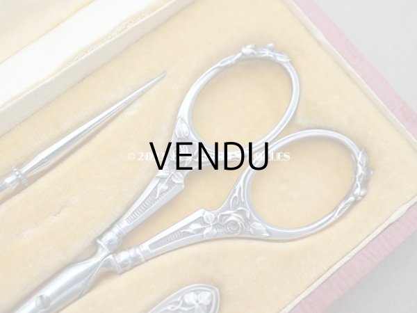 画像3: アンティーク シルバー製 薔薇の裁縫道具セット  (3)