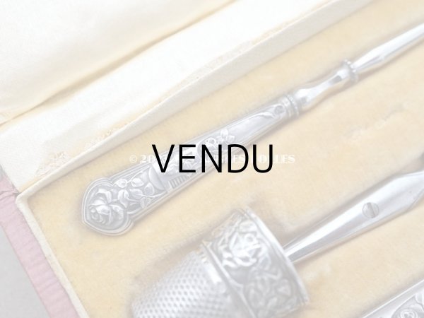 画像4: アンティーク シルバー製 薔薇の裁縫道具セット  (4)