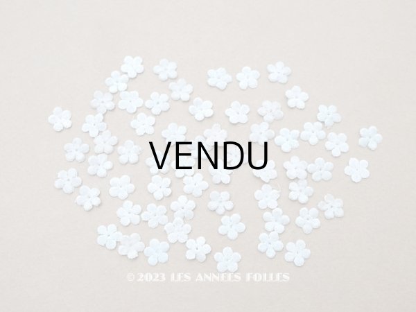 画像1: アンティーク 勿忘草の花びら ベルベット 60ピースのセット ベビーブルー 10mm (1)
