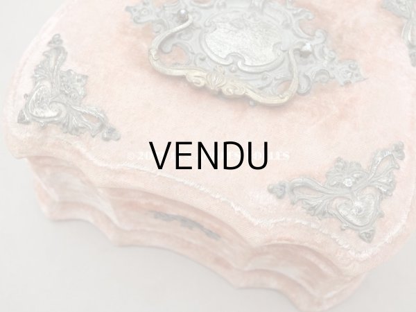 画像11: 19世紀末 アンティーク 　ジュエリーボックス 裁縫箱　スモーキーなサーモンピンク ベルベット＆シルククッション (11)