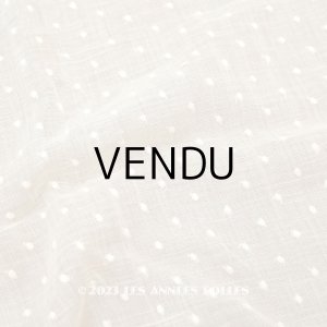 画像: アンティーク  ドットの刺繍入り ベージュのコットン生地 70×105cm　&　38×58cm