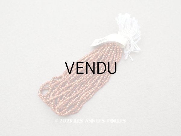 画像1: 1900年代 アンティーク 極小 メタル製 カット入り ビーズ 煉瓦色　メタルビーズ P5　 (1)