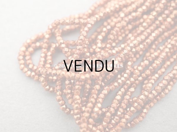 画像2: 1900年代 アンティーク 極小 メタル製 カット入り ビーズ 煉瓦色　メタルビーズ P5　 (2)