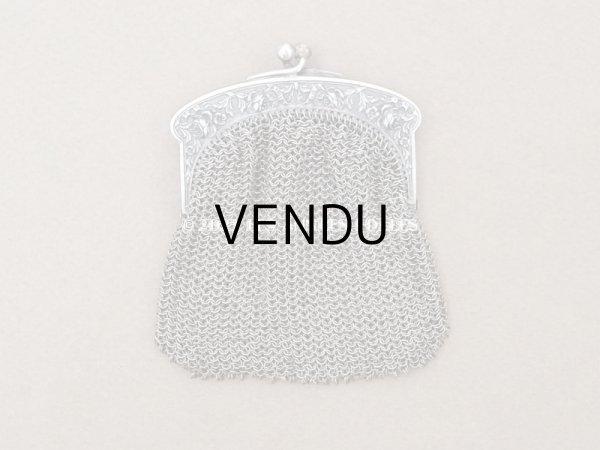 画像3: 【13周年セール対象外】1900年代頃　アンティーク シルバー製  薔薇＆リボンのガーランド柄 メタルメッシュのコインケース 仕切り付き コインパース (3)