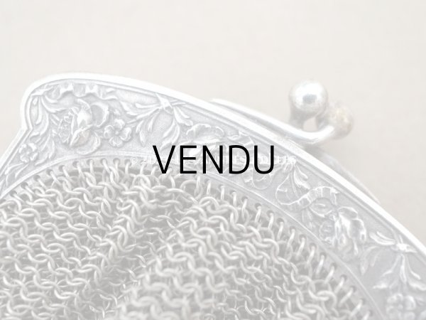 画像5: 【13周年セール対象外】1900年代頃　アンティーク シルバー製  薔薇＆リボンのガーランド柄 メタルメッシュのコインケース 仕切り付き コインパース (5)