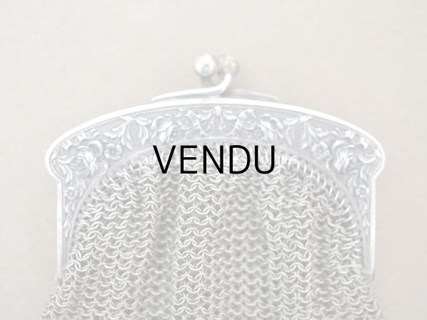 画像4: 【13周年セール対象外】1900年代頃　アンティーク シルバー製  薔薇＆リボンのガーランド柄 メタルメッシュのコインケース 仕切り付き コインパース (4)