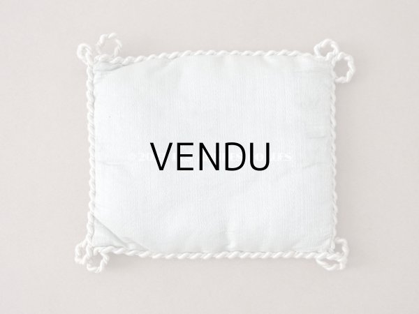 画像3: 19世紀末 アンティーク  シルク製 クッション ブルーの薔薇＆リボンのガーランド (3)