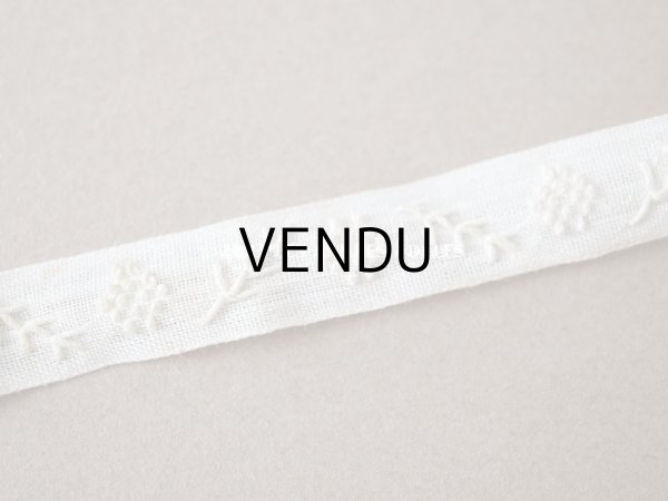 画像3: 【13周年セール対象外】アンティーク 細幅　刺繍入りトリム オフホワイト　1.3m  (3)