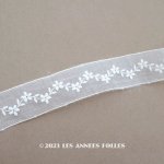 画像: アンティーク 花の刺繍入りレース コットンオーガンジーのリボン 2.7cm幅 