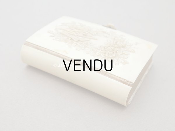 画像4: 1897年 アンティーク 薔薇のリース  ミサ典書 セルロイド製 (4)