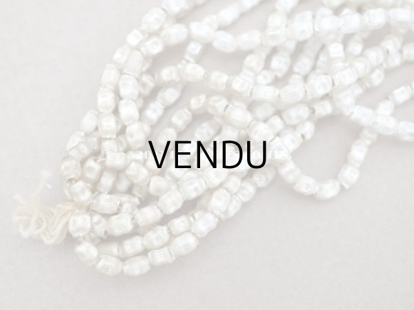 画像3: アンティーク 極小 スフレビーズ ライン入り 筒型 凹凸　吹きガラス製ビーズ シルバー 約3×4mm 約810~880ピース (3)