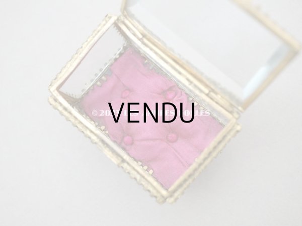 画像12: 19世紀 アンティーク ジュエリーボックス ラズベリーピンクのシルク製クッション (12)