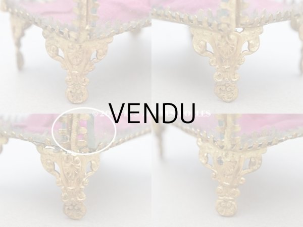 画像9: 19世紀 アンティーク ジュエリーボックス ラズベリーピンクのシルク製クッション (9)