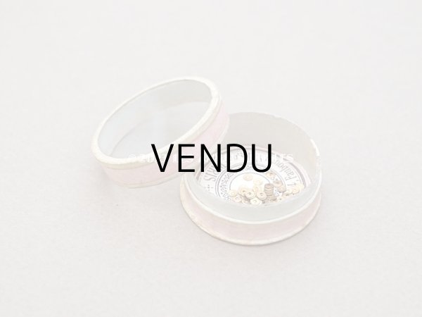 画像5: 1900年頃 アンティーク ガラスの蓋の小さな紙箱 極小3mm　メタル製スパンコール入り - AUX ECUSSONS - (5)
