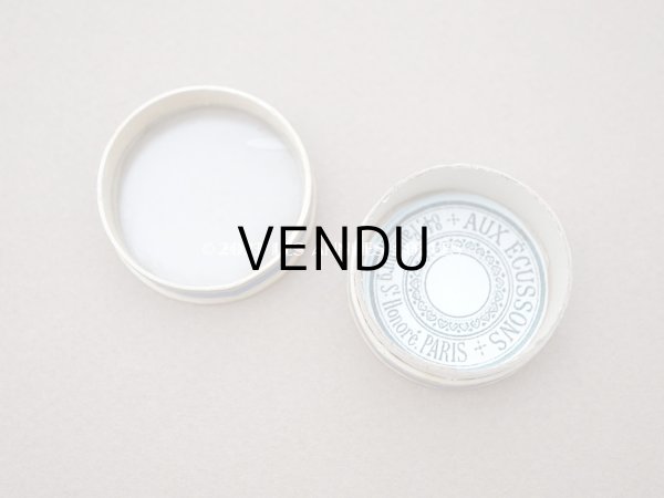 画像5: 1900年頃 アンティーク ガラスの蓋の小さな紙箱 極小2mm　メタル製スパンコール入り - AUX ECUSSONS - (5)