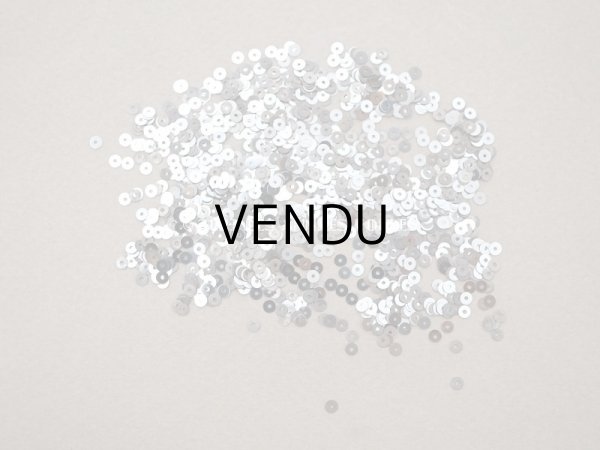 画像3: 1900年頃 アンティーク ガラスの蓋の小さな紙箱 極小2mm　メタル製スパンコール入り - AUX ECUSSONS - (3)