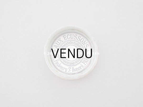 画像3: 1900年頃 アンティーク ガラスの蓋の小さな紙箱 極小2×7mm　メタル製スパンコール入り - AUX ECUSSONS - (3)