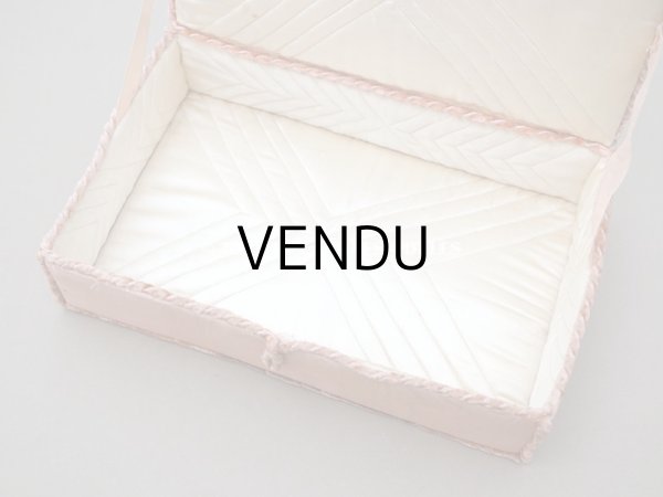 画像8: 1900年頃 アンティーク 勿忘草＆イニシャル刺繍入り　カルトナージュボックス  (8)