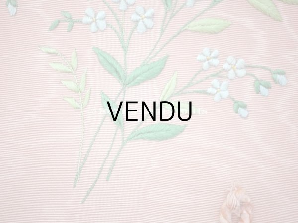 画像4: 1900年頃 アンティーク 勿忘草＆イニシャル刺繍入り　カルトナージュボックス  (4)