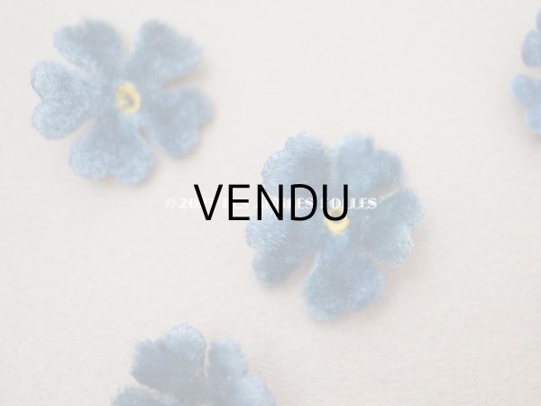 画像2: アンティーク ベルベットの布花 花びら 10ピースのセット　ブルー (2)