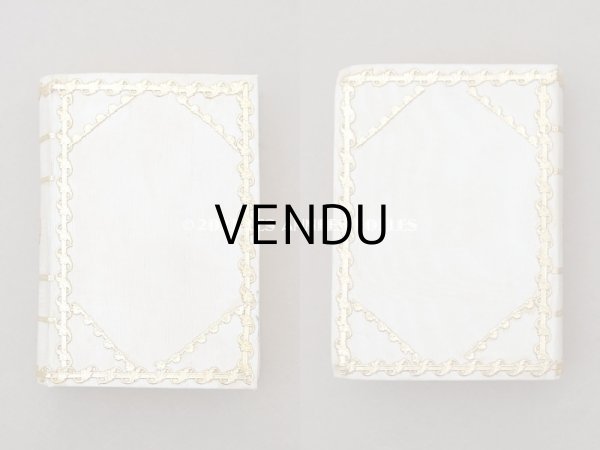 画像4: 19世紀 アンティーク ルリケール 幼いキリスト＆聖遺物入り聖書型ボックス 聖人の遺品　 (4)