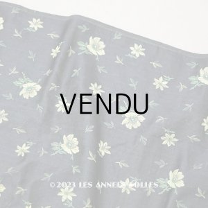 画像: 19世紀 アンティーク シルク製ファブリック　ライムグリーンの花模様　ジャガード織　48×129cm