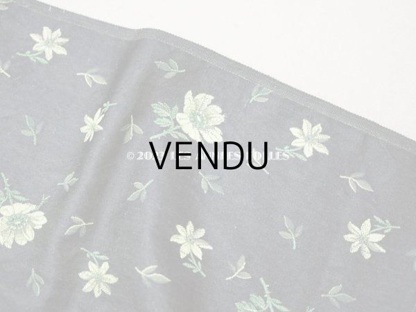 画像2: 19世紀 アンティーク シルク製ファブリック　ライムグリーンの花模様　ジャガード織　48×129cm (2)
