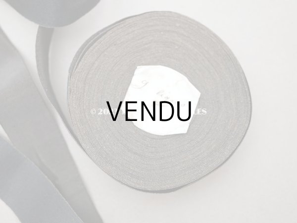 画像2: 19世紀末 アンティーク シルク製 サテンリボン ブラック＆ブラウン ダブルフェイス　幅2cm  (2)