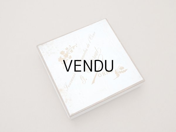 画像3: アンティーク 花模様 ハンカチ用 紙箱 SOUVENIR DE BAGNOLE DE L'ORNE (3)