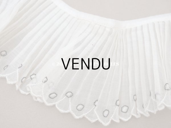 画像3: アンティーク スカラップ プリーツリボン ドット刺繍入り 7.8cm幅 コットンオーガンジー (3)